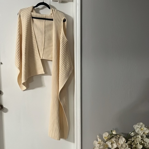 Lululemon Cream Knit Hooded Scarf - Picture 2 of 5
